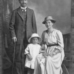 De heer en mevrouw Dominicus met hun oudste kind Berta in 1918 in Grahamstown.